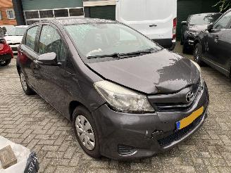 Unfallwagen Toyota Yaris Aspiration 1.0 VVT-I5Drs Navi Clima Camera 2012/8