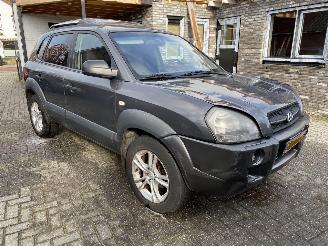 krockskadad bil auto Hyundai Tucson 2.0i Dynamic version Van/Grijs kenteken 2009/11
