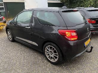 Citroën DS3 e-HDI 1.6 So Chic picture 10