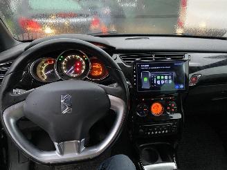 Citroën DS3 e-HDI 1.6 So Chic picture 43