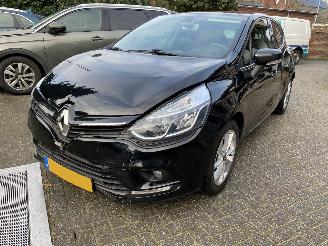 Renault Clio 0.9 TCe Limited gereserveerd picture 3