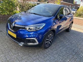 Schadeauto Renault Captur Version-S 1.3 150PK 4cil 2019/5