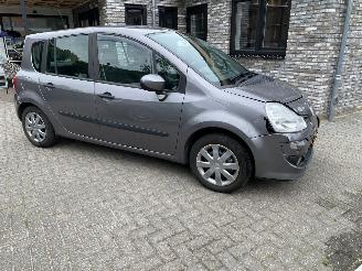 Renault Modus Automaat 1.6 82KW picture 7