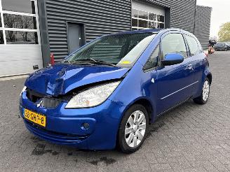 damaged passenger cars Mitsubishi Colt 1.1 12V Hatchback  Benzine 1.124cc 55kW (75pk) FWD 2008/6