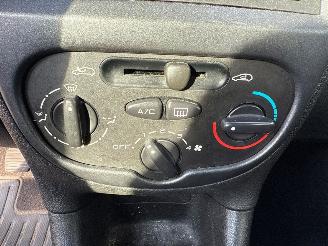 Peugeot 206 SW 1.4 Combi/o  Benzine 1.360cc 55kW (75pk) FWD picture 14