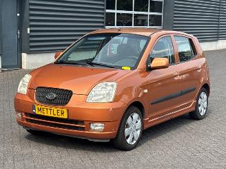 krockskadad bil auto Kia Picanto 1.0 12V Hatchback  Benzine 999cc 45kW (61pk) FWD 2005/6