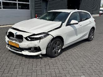 Schadeauto BMW 1-serie Navi, Camera, Stoelverwarming,118i TwinPower 12V Benzine 1.499cc 103kW (140pk) 2020/2