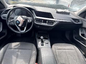 BMW 1-serie Navi, Camera, Stoelverwarming,118i TwinPower 12V Benzine 1.499cc 103kW (140pk) picture 10