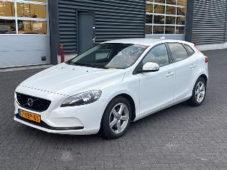 krockskadad bil auto Volvo V-40 1.6 T2 GTDi 16V Hatchback 4Dr Benzine 1.596cc 88kW (120pk) FWD 2014/6