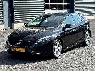 Schadeauto Volvo V-40 1.6 D2 Hatchback 4Dr Diesel 1.560cc 84kW (114pk) FWD 2014/6
