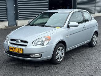 damaged passenger cars Hyundai Accent 1.4i 16V Hatchback  Benzine 1.399cc 71kW (97pk) FWD 2009/5