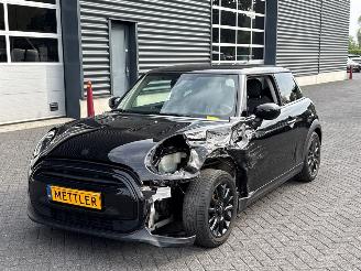 Schadeauto Mini Cooper 1.5 12V Cooper Hatchback 2Dr Benzine 1.499cc 100kW (136pk) FWD 2022/4