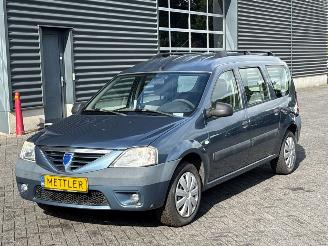 Voiture accidenté Dacia Logan 1.6 Combi/o  Benzine 1.598cc 64kW (87pk) FWD  airco, trekhaak 2007/6