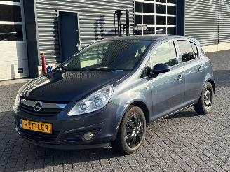 damaged passenger cars Opel Corsa 1.2 16V Hatchback  Benzine 1.229cc 59kW (80pk) FWD 2008/8