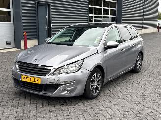 Damaged car Peugeot 308 1.2 12V e-THP PureTech 130 Combi/o 4Dr Benzine 1.199cc 96kW (131pk) FWD 2016/2
