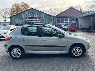 Peugeot 206 1.4, Hatchback  Benzine 1.360cc 55kW (75pk) FWD picture 6