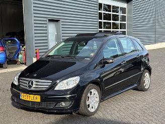 Vaurioauto  passenger cars Mercedes B-klasse 2.0 B-180 CDI 16V Hatchback  Diesel 1.991cc 80kW (109pk) FWD 2007/2