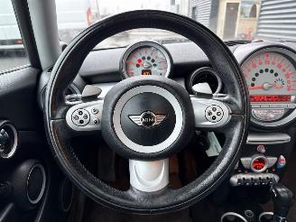 Mini Cooper 1.6 16V Cooper Hatchback  Benzine 1.598cc 88kW (120pk) FWD picture 12