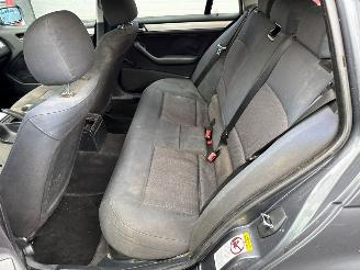 BMW 3-serie 318i 16V Combi/o  Benzine 1.995cc 105kW (143pk) RWD picture 9