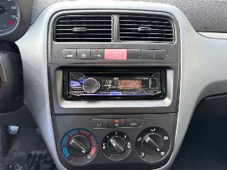 Fiat Grande Punto 1.4 Hatchback  Benzine 1.368cc 57kW (77pk) FWD picture 16