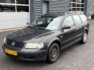 Unfallwagen Volkswagen Passat 1.8 20V Combi/o  Benzine 1.781cc 92kW (125pk) FWD 2000/11
