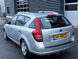 Kia Cee d 1.4 16V Combi/o  Benzine 1.396cc 80kW (109pk) FWD picture 3