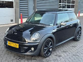 damaged passenger cars Mini Cooper S 1.6 16V Cooper S Hatchback  Benzine 1.598cc 135kW (184pk) FWD 2011/8