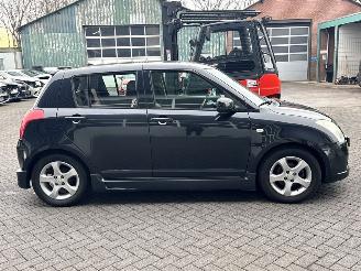 Suzuki Swift 1.3 VVT 16V Hatchback  Benzine 1.328cc 68kW (92pk) FWD picture 6