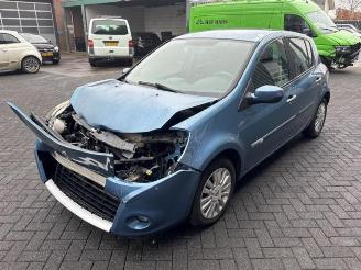 Vrakbiler auto Renault Clio Clio III (BR/CR), Hatchback, 2005 / 2014 1.2 16V 75 2011/3