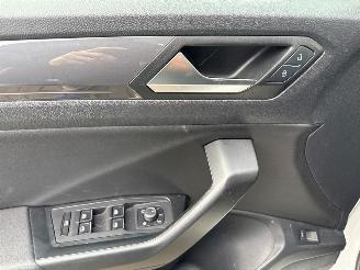 Volkswagen T-Roc R-Line 1.5 TSI 16V SUV  Benzine 1.498cc 110kW (150pk) FWD picture 24