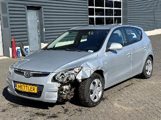krockskadad bil auto Hyundai I-30 1.4 CVVT 16V Hatchback  Benzine 1.396cc 80kW (109pk) FWD 2009/1