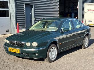 Vaurioauto  passenger cars Jaguar X-type 2.0 V6, 24V Sedan 4Dr Benzine 2.099cc 115kW (156pk) FWD 2002/6