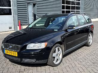 krockskadad bil auto Volvo V-50 2.4 20V Combi/o  Benzine 2.435cc 103kW (140pk) FWD 2004/11