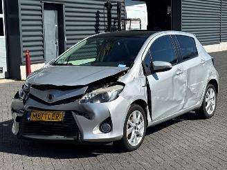 Unfallwagen Toyota Yaris 1.5 16V Hybrid Hatchback  Elektrisch Benzine 1.497cc 74kW (101pk) FWD 2012/6