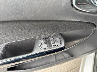 Opel Corsa 1.2 16V Hatchback  Benzine 1.229cc 59kW (80pk) FWD picture 19