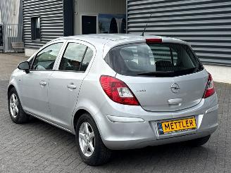 Opel Corsa 1.2 16V Hatchback  Benzine 1.229cc 59kW (80pk) FWD picture 3