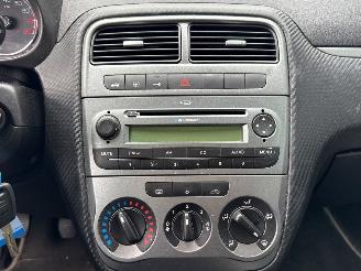 Fiat Grande Punto 1.4 Hatchback  Benzine 1.368cc 57kW (77pk) FWD picture 17