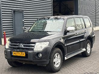 skadebil auto Mitsubishi Pajero 7 pers 3.0 V6 24V Jeep/SUV  Benzine 2.972cc 133kW (181pk) 4x4 2007/1