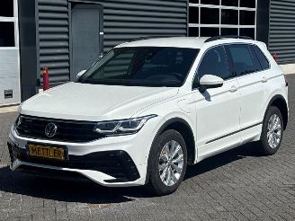 uszkodzony samochody osobowe Volkswagen Tiguan R-Line 1.4 TSI eHybrid 16V SUV  Elektrisch Benzine 1.395cc 180kW (265pk) FWD 1.4 TSI eHybrid 16V SUV  Elektrisch Benzine 1.395cc 195kW (265pk) FWD 2021/6