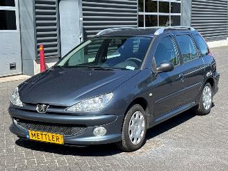 skadebil auto Peugeot 206 1.4 Combi/o  Benzine 1.360cc 55kW (75pk) FWD 2006/1