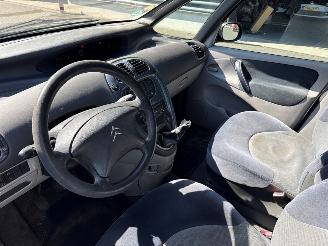 Citroën Xsara PICASSO 1.8 16V MPV  Benzine 1.749cc 86kW (117pk) FWD picture 11