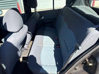 Renault Clio 1.2 16V Hatchback  Benzine 1.149cc 55kW (75pk) FWD picture 10