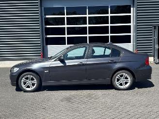 BMW 3-serie 316i 16V Sedan 4Dr Benzine 1.597cc 90kW (122pk) RWD picture 2