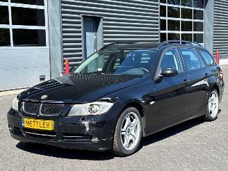 damaged passenger cars BMW 3-serie 320i 16V Combi/o  Benzine 1.995cc 110kW (150pk) RWD 2006/7