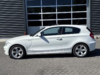 BMW 1-serie 118i 16V Hatchback 2Dr Benzine 1.995cc 105kW (143pk) RWD picture 2