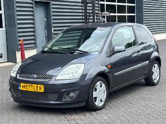 uszkodzony samochody osobowe Ford Fiesta 1.3 Hatchback  Benzine 1.299cc 51kW (69pk) FWD 2006/11