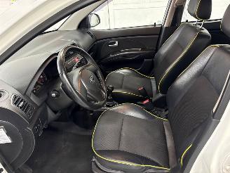Kia Picanto 1.1 12V Hatchback  Benzine 1.086cc 48kW (65pk) FWD picture 11