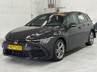 Coche accidentado Volkswagen Golf 1.5 eTSI R-Line Hatchback  Elektrisch Benzine 1.498cc 96kW (131pk) FWD 2023/12