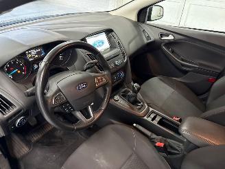 Ford Focus 1.0 Ti-VCT EcoBoost picture 14