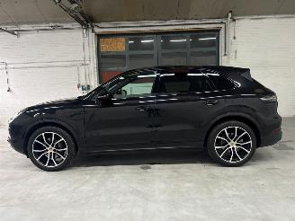 Porsche Cayenne 3.0 V6 Turbo 24V SUV  Benzine 2.995cc 250kW (340pk) 4x4 2017-05/2023-05 (9YAEA) MDCBE picture 2
